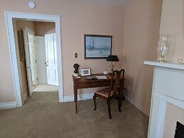 Benjamin Ellis House Bed & Breakfast