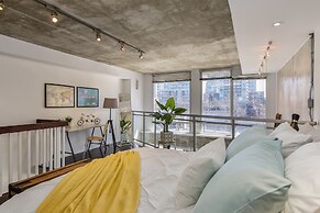 QuickStay - Sunlit Luxury Loft on King West