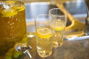 QuickStay - Sunlit Luxury Loft on King West