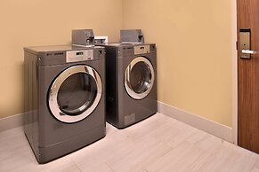 Holiday Inn Express & Suites Marshalltown by IHG