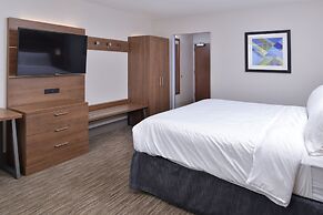 Holiday Inn Express & Suites Marshalltown by IHG
