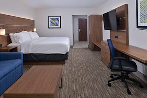 Holiday Inn Express & Suites Marshalltown by IHG