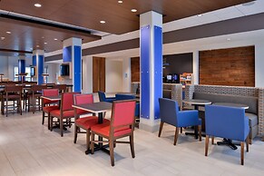 Holiday Inn Express & Suites Marshalltown by IHG
