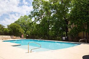 De Comal Cw C101 2 Bedroom Condo by RedAwning