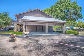 De Comal Cw C101 2 Bedroom Condo by RedAwning