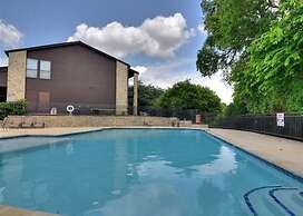 De Comal Cw C101 2 Bedroom Condo by RedAwning