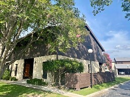 De Comal Cw C101 2 Bedroom Condo by RedAwning