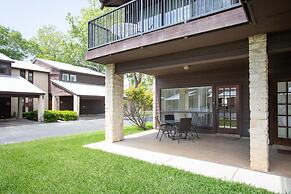 De Comal Cw C101 2 Bedroom Condo by RedAwning