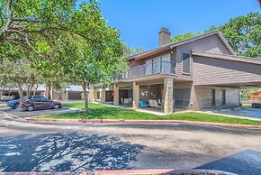 De Comal Cw C101 2 Bedroom Condo by RedAwning