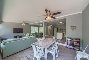 Blue Paradise Rr8554 3 Bedroom Home by RedAwning