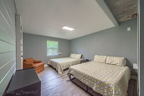 Blue Paradise Rr8554 3 Bedroom Home by RedAwning