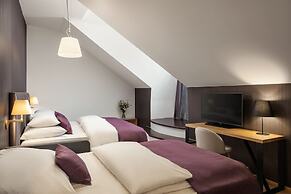 MOODs Charles Bridge