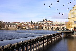 MOODs Charles Bridge