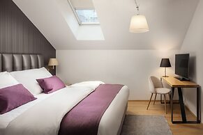 MOODs Charles Bridge