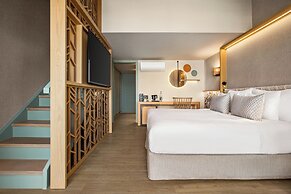 Zeus Eleva Mirabello Bay