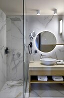 Zeus Eleva Mirabello Bay