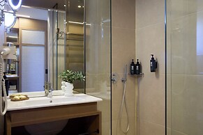 Zeus Eleva Mirabello Bay