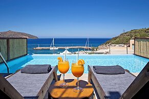 Zeus Eleva Mirabello Bay