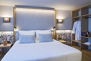 Zeus Eleva Mirabello Bay