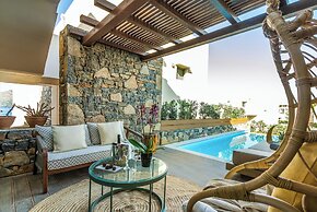 Zeus Eleva Mirabello Bay