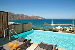 Zeus Eleva Mirabello Bay