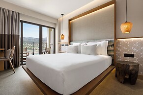 Zeus Eleva Mirabello Bay