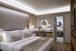 Zeus Eleva Mirabello Bay