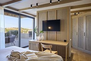 Zeus Eleva Mirabello Bay