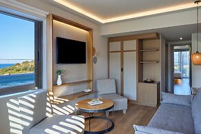 Zeus Eleva Mirabello Bay