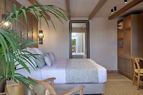 Zeus Eleva Mirabello Bay