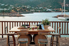 Zeus Eleva Mirabello Bay