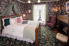 The Steamboat House Bed & Breakfast