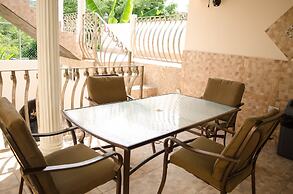 Colors Hideaway Estate