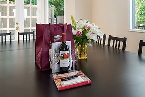 Seattle Vacation Home: The Tuscan Villa