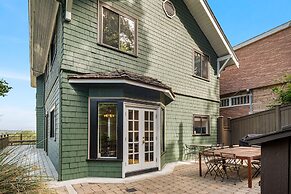 Seattle Vacation Home: The Tuscan Villa