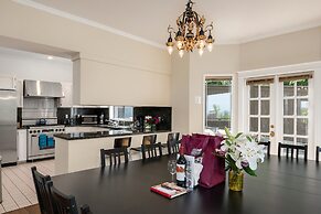 Seattle Vacation Home: The Tuscan Villa