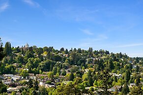 Seattle Vacation Home: The Campus