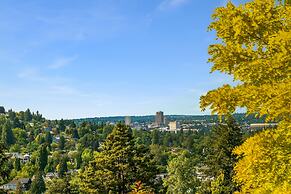 Seattle Vacation Home: The Campus