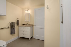 Seattle Vacation Home: The Campus