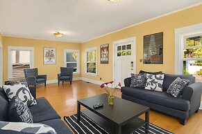 Seattle Vacation Home: The Campus