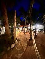 Sonido Del Mar Hotel and Yoga Loft