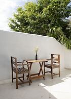 Sonido Del Mar Hotel and Yoga Loft