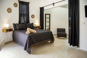 Sonido Del Mar Hotel and Yoga Loft