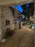 Sonido Del Mar Hotel and Yoga Loft