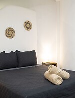Sonido Del Mar Hotel and Yoga Loft