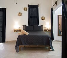 Sonido Del Mar Hotel and Yoga Loft