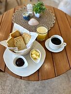 Sonido Del Mar Hotel and Yoga Loft