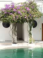 Sonido Del Mar Hotel and Yoga Loft