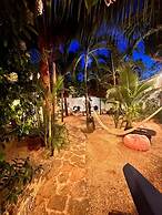 Sonido Del Mar Hotel and Yoga Loft