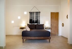 Sonido Del Mar Hotel and Yoga Loft